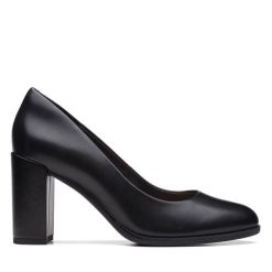 Czółenka Clarks. Czarne czółenka damskie Clarks, bez wzorów, bez obcasa, bez zapięcia. Za 349.99 zł.