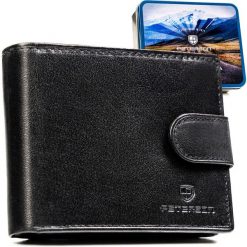 Poziomy portfel męski ze skóry naturalnej w czarnym kolorze wyposażony w system RFID - Peterson. Czarne portfele męskie Peterson, bez wzorów, ze skóry. Za 89.99 zł.