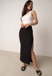 Czarna Prosta Spódnica z Rozcięciem z Boku ze Strukturalnej Tkaniny Orinelin. Czarne spódnice damskie Born2be, m, bez wzorów, z tkaniny, biznesowe, maxi, koszulowe. Za 39.99 zł.