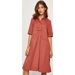 Answear - Sukienka. Czerwone sukienki damskie ANSWEAR, na co dzień, l, bez wzorów, z bawełny, casualowe, bez kołnierzyka, bez ramiączek, mini, oversize. Za 149.90 zł.