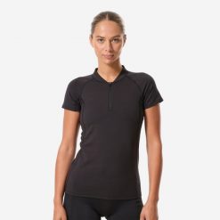 Koszulka krótki rękaw do gimnastyki w wodzie/aquabike damska Nabaiji Elo. Czarne t-shirty damskie Decathlon, bez wzorów, z materiału, klasyczne, bez kołnierzyka. Za 59.99 zł.