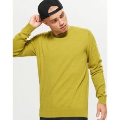 Gładki sweter BASIC - Zielony. Zielone swetry przez głowę męskie Cropp. Za 69.99 zł.