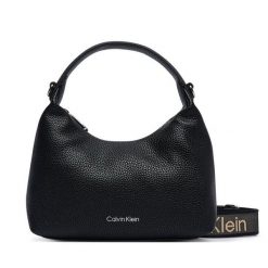 Torebka Calvin Klein. Czarne torebki do ręki damskie Calvin Klein, bez wzorów, klasyczne, bez dodatków. Za 369.99 zł.