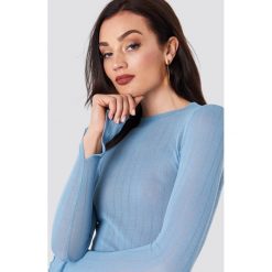 NA-KD Trend Cienki dzianinowy sweter w prążki - Blue. Swetry damskie marki NA-KD Trend. W wyprzedaży za 60.97 zł.