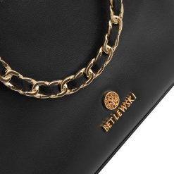 Wizytowa torebka damska MILEY BETLEWSKI® czarny. Czarne torebki do ręki damskie bez wzorów, wizytowe, bez dodatków. Za 82.41 zł.