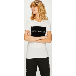 Calvin Klein Jeans - Top. Szare topy damskie Calvin Klein Jeans, z nadrukiem, z bawełny, z okrągłym kołnierzem, z krótkim rękawem. Za 229.90 zł.