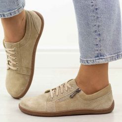 Beżowe zamsz skórzane Polskie półbuty damskie barefoot Gregors 1153. Brązowe półbuty damskie GREGORS, na jesień, bez wzorów, z jeansu, biznesowe, bez obcasa, na płaskiej podeszwie, bez zapięcia. Za 379.00 zł.