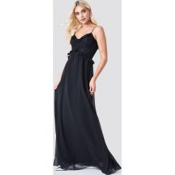 Trendyol Sukienka maxi z koronką i falbanką - Black. Sukienki damskie marki Trendyol. Za 121.95 zł.
