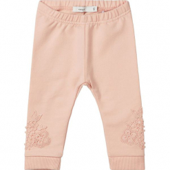 Legginsy "Selse" w kolorze pomarańczowym. Brązowe legginsy dla dziewczynek marki Name it Baby, z aplikacjami, z bawełny. W wyprzedaży za 35.95 zł.