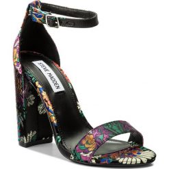 Sandały STEVE MADDEN - Carrson Sandal 91000899-09027-01068 Multi (Black Multi Brocade). Klapki damskie marki Steve Madden. W wyprzedaży za 299.00 zł.