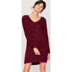 Swetrowa sukienka oversize - Bordowy. Czerwone sukienki damskie Mohito. Za 129.99 zł.