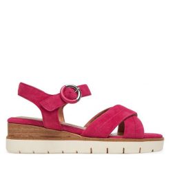 Sandały Tamaris. Czerwone sandały damskie Tamaris, bez wzorów, bez obcasa, na koturnie, bez zapięcia. Za 229.99 zł.