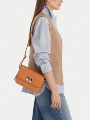 Nine West Torebka CEO-Zuro-LDA8705 Brązowy. Brązowe listonoszki damskie Nine West, bez wzorów, z materiału, bez dodatków. Za 199.99 zł.