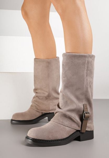 Beżowe Botki z Wywiniętą Cholewką i Paskiem z Klamerką Lunarise. Brązowe botki damskie Born2be, z jeansu, bez obcasa, na płaskiej podeszwie, bez zapięcia. Za 179.99 zł.