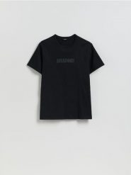 T-shirt slim z nadrukiem - czarny. Czarne t-shirty męskie Reserved, l, bez wzorów, z bawełny, bez kołnierzyka. Za 59.99 zł.