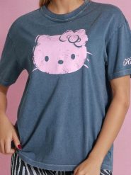 Koszulka z nadrukiem Hello Kitty - granatowy. Niebieskie t-shirty damskie Sinsay, l, bez wzorów, bez kołnierzyka. W wyprzedaży za 25.99 zł.