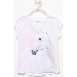 T-shirt z jednorożcem - Biały. T-shirty damskie marki bonprix. W wyprzedaży za 14.99 zł.