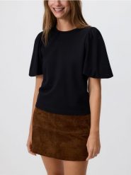 T-shirt z bufiastymi rękawami - czarny. Czarne t-shirty damskie Reserved, l, bez wzorów, z dzianiny, bez kołnierzyka. Za 69.99 zł.