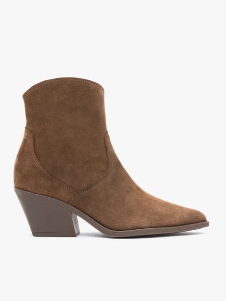 Brązowe botki kowbojki welurowe. Brązowe botki damskie Ryłko, ze skóry, eleganckie, za kostkę, bez obcasa, na obcasie, bez zapięcia. Za 479.99 zł.