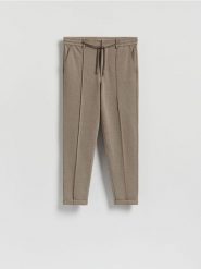 Spodnie chino slim - beżowy. Brązowe spodnie materiałowe męskie Reserved, l, bez wzorów, z dzianiny. Za 129.99 zł.