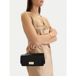 Torebka Nine West. Czarne kopertówki damskie Nine West, bez wzorów, bez dodatków. Za 179.99 zł.