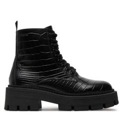 Botki Tamaris. Czarne botki damskie Tamaris, bez obcasa, na płaskiej podeszwie, bez zapięcia. Za 339.99 zł.