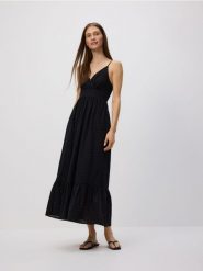 Ażurowa sukienka midi - czarny. Czarne sukienki damskie Reserved, l, w ażurowe wzory, z bawełny, bez kołnierzyka, bez ramiączek, midi, rozkloszowane. Za 179.99 zł.