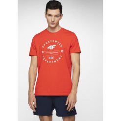 T-shirt męski TSM249 - czerwony. Czerwone t-shirty męskie 4f, m, bez wzorów, z bawełny, bez kołnierzyka. W wyprzedaży za 29.99 zł.