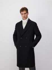 Płaszcz z dodatkiem wełny - czarny. Czarne płaszcze męskie Reserved, l, bez wzorów, z tkaniny, bez kaptura. W wyprzedaży za 269.99 zł.