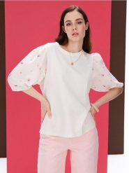 Bawełniania bluzka z bufiastym rękawem - kremowy. Białe bluzki damskie Sinsay, l, bez wzorów, z bawełny, bez kołnierzyka, bez ramiączek. Za 29.99 zł.