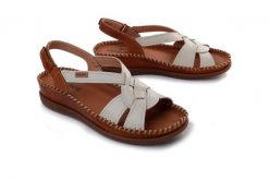 Pikolinos CADAQUES W8K-1839C2 nata, sandały damskie. Brązowe sandały damskie Pikolinos, bez wzorów, ze skóry, bez obcasa, bez zapięcia. Za 435.92 zł.