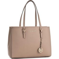 Torebka MICHAEL MICHAEL KORS - Jet Set Travel 30T3GTVT7L Oyster. Brązowe torebki do ręki damskie marki MICHAEL Michael Kors. Za 1,279.00 zł.