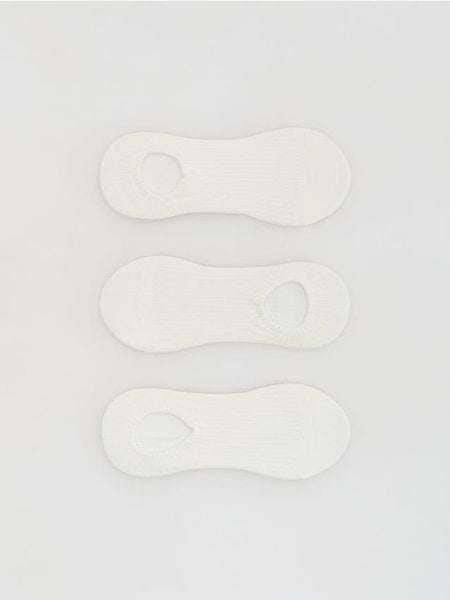 Skarpetki stopki 3 pack - złamana biel. Skarpety damskie Reserved, bez wzorów. Za 39.99 zł.