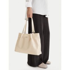 Torebka Lasocki. Torebki do ręki damskie Lasocki, bez wzorów, bez dodatków. Za 199.99 zł.