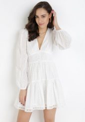Biała Sukienka Merirah. Białe sukienki damskie Born2be, m, z aplikacjami, z bawełny, bez kołnierzyka, bez ramiączek, mini, rozkloszowane. Za 189.99 zł.