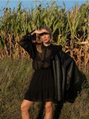 Spódnica mini z falbaną - czarny. Czarne spódnice damskie Reserved, l, bez wzorów, z tkaniny, mini. W wyprzedaży za 29.99 zł.