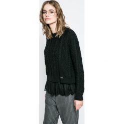 Guess Jeans - Sweter. Swetry damskie marki Guess Jeans. W wyprzedaży za 239.90 zł.