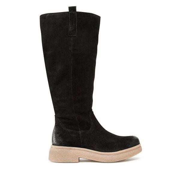 Kozaki Lasocki. Czarne kozaki damskie Lasocki, bez obcasa, na płaskiej podeszwie. Za 349.99 zł.