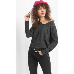Lekki sweter z kryształkami. Swetry damskie marki Orsay. Za 69.99 zł.