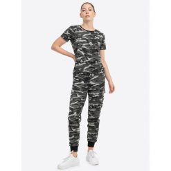 Koszulka damska Lonsdale Margill. Szare koszulki sportowe damskie Lonsdale, bez wzorów, sportowe, bez kołnierzyka. Za 147.50 zł.