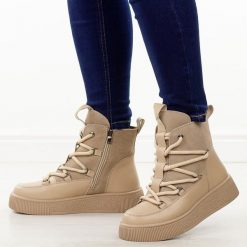 Beżowe skórzane botki damskie Cambell 52330. Brązowe botki damskie Cambell, na jesień, z jeansu, eleganckie, z okrągłym noskiem, bez obcasa, na płaskiej podeszwie, bez zapięcia. W wyprzedaży za 278.07 zł.