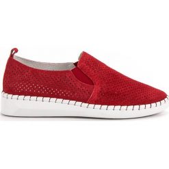 Filippo czerwone Skórzane Trampki Slip On. Czerwone trampki i tenisówki damskie Filippo, bez wzorów, ze skóry, bez zapięcia. W wyprzedaży za 148.01 zł.