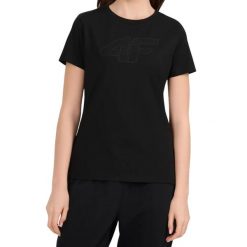 Koszulka damska 4F - krótki rękaw, dopasowany krój, miękki jersey. Czarne t-shirty damskie 4f, l, bez wzorów, z bawełny, klasyczne, bez kołnierzyka. Za 45.99 zł.