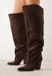 Brązowe Kozaki Wysokie z Cholewką za Kolano na Obcasie z Imitacji Zamszu Hainan. Brązowe kozaki damskie Born2be, z dzianiny, przed kolano, bez obcasa, na obcasie. Za 219.99 zł.