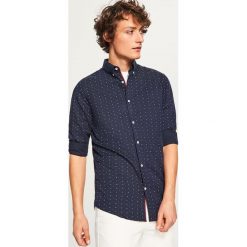 Koszula z mikroprintem slim fit - Granatowy. Koszule męskie marki Reserved. W wyprzedaży za 59.99 zł.
