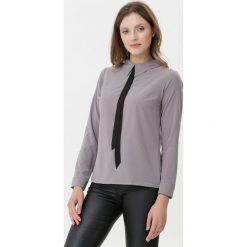 Szara Koszula Enchanter. Szare bluzki damskie Born2be, na jesień, bez wzorów, z materiału, bez kołnierzyka, bez ramiączek. Za 69.99 zł.