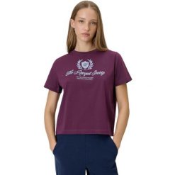 Koszulka damska 4F - krótki rękaw, dopasowany krój, miękki jersey. Czerwone t-shirty damskie 4f, s, bez wzorów, z bawełny, klasyczne, bez kołnierzyka. Za 59.99 zł.