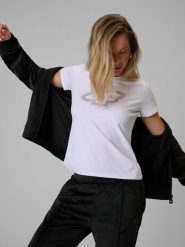 4F T-shirt slim z nadrukiem damski - biały M. Białe t-shirty damskie 4f, m, bez wzorów, z bawełny, bez kołnierzyka. Za 69.99 zł.