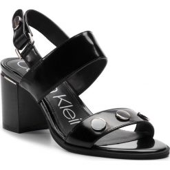 Sandały CALVIN KLEIN - Nicoletta Box Smooth E8891 Black. Czarne klapki damskie Calvin Klein, z aplikacjami, ze skóry ekologicznej, bez obcasa, na obcasie. W wyprzedaży za 399.00 zł.