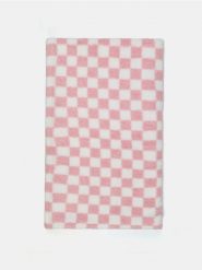 Koc w szachownicę - różowy. Czerwone kocyki dla dzieci Sinsay. Za 39.99 zł.